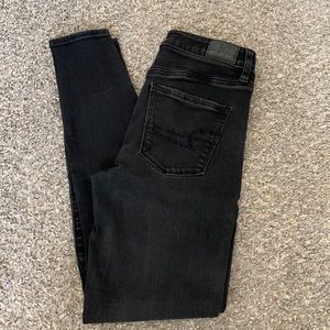Black American Eagle skinny jeans